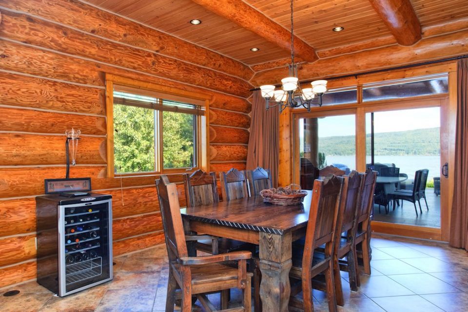Log Cabin Lake Cottage Dining